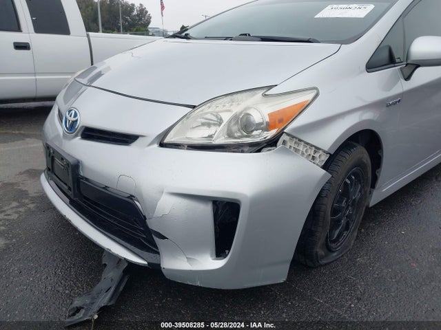 Toyota Prius Two 2015 JTDKN3DU2F0468930 Image 6