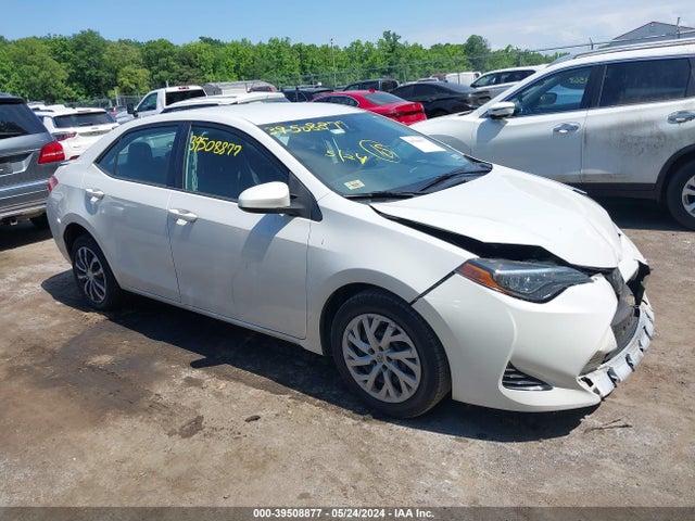 Toyota COROLLA LE 2018 5YFBURHE5JP837819 головне зображення
