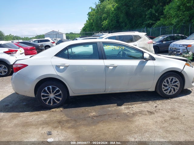 Toyota COROLLA LE 2018 5YFBURHE5JP837819 Image 14