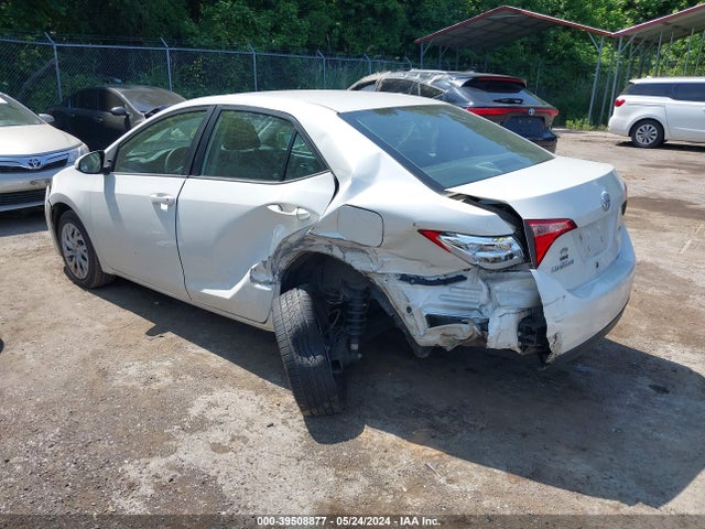 Toyota COROLLA LE 2018 5YFBURHE5JP837819 Image 3