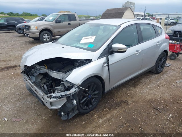Ford FOCUS SE 2015 1FADP3K25FL301342 Image 2