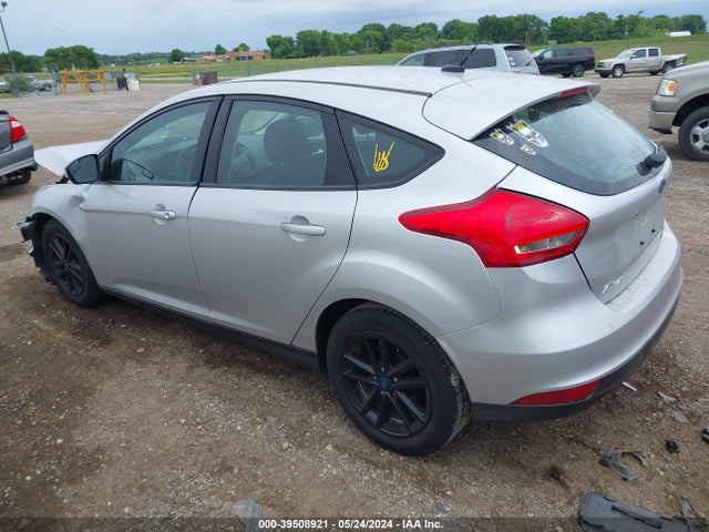 Ford FOCUS SE 2015 1FADP3K25FL301342 Image 3