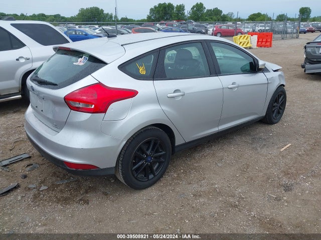 Ford FOCUS SE 2015 1FADP3K25FL301342 Image 4