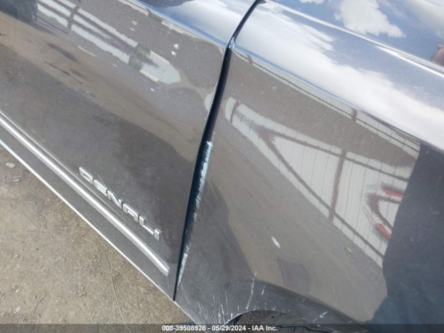 1GKS2HKJ0JR157150 GMC YUKON XL DENALI