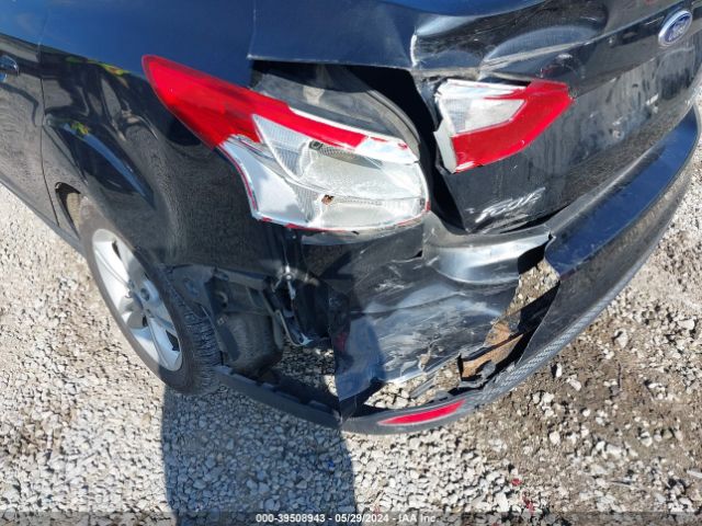 1FADP3F28EL405252 Ford FOCUS SE