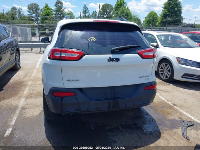 1C4PJMABXGW154676 Jeep Cherokee Sport