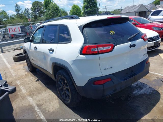 1C4PJMABXGW154676 Jeep Cherokee Sport