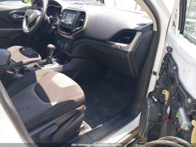 1C4PJMABXGW154676 Jeep Cherokee Sport