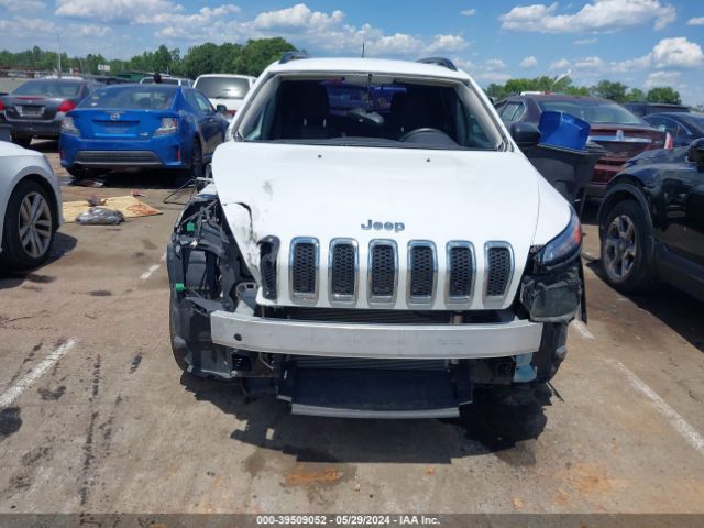 1C4PJMABXGW154676 Jeep Cherokee Sport