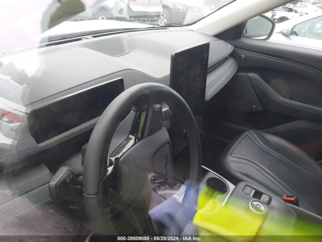 3FMTK3SU1NMA11369 Ford Mustang Mach-e Premium