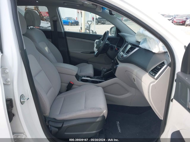 Hyundai Tucson Value 2018 KM8J3CA24JU757003 Image 5