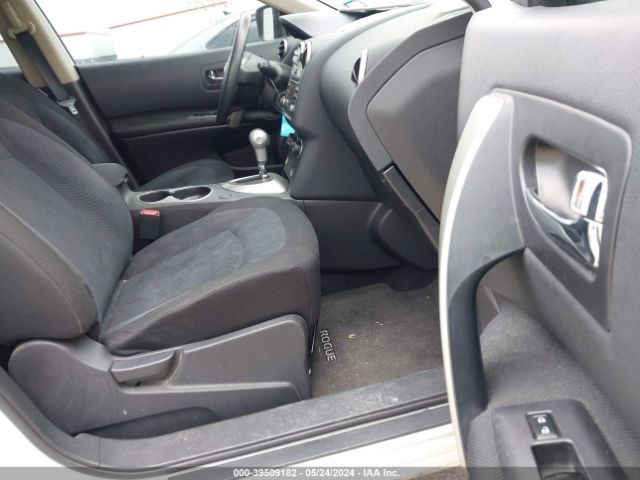 JN8AS5MT8EW605618 Nissan Rogue Select S