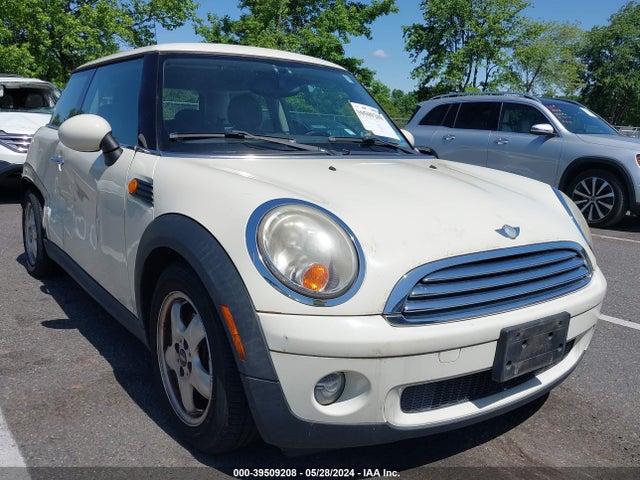2008 MINI COOPER WMWMF33568TT67016 Photo 0