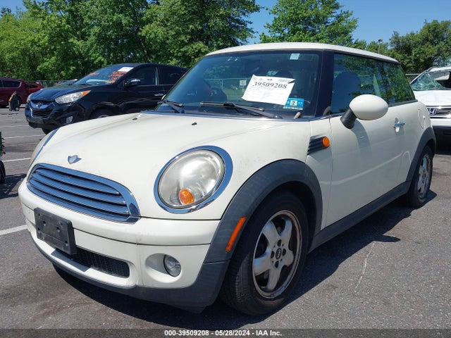 2008 MINI COOPER WMWMF33568TT67016 Photo 1