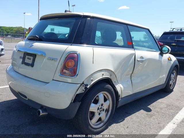 2008 MINI COOPER WMWMF33568TT67016 Photo 3