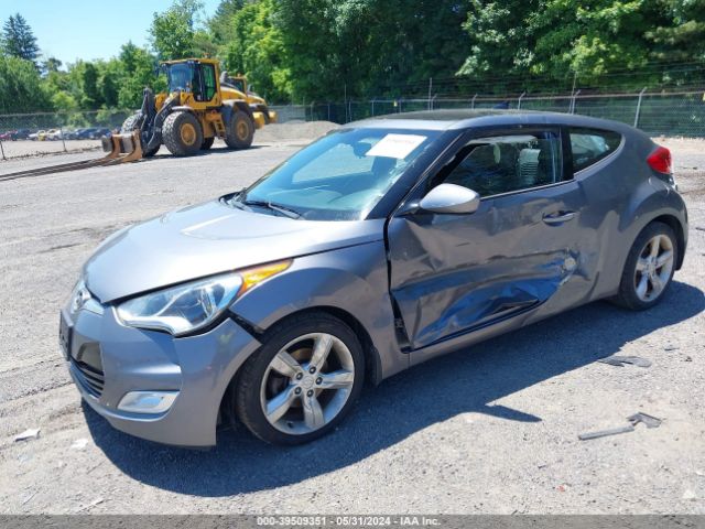 KMHTC6AD5EU215748 Hyundai Veloster Base W/black