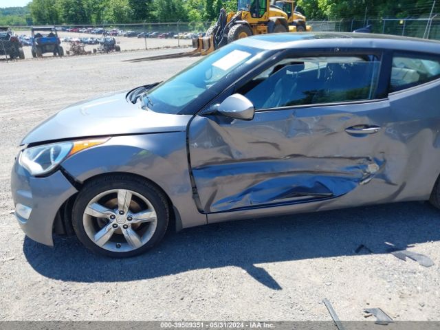 KMHTC6AD5EU215748 Hyundai Veloster Base W/black