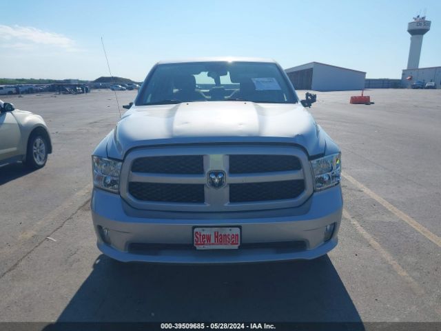 1C6RR7KT6JS352929 RAM 1500 Express  4x4 5'7 Box