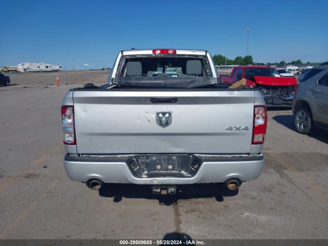 1C6RR7KT6JS352929 RAM 1500 Express  4x4 5'7 Box