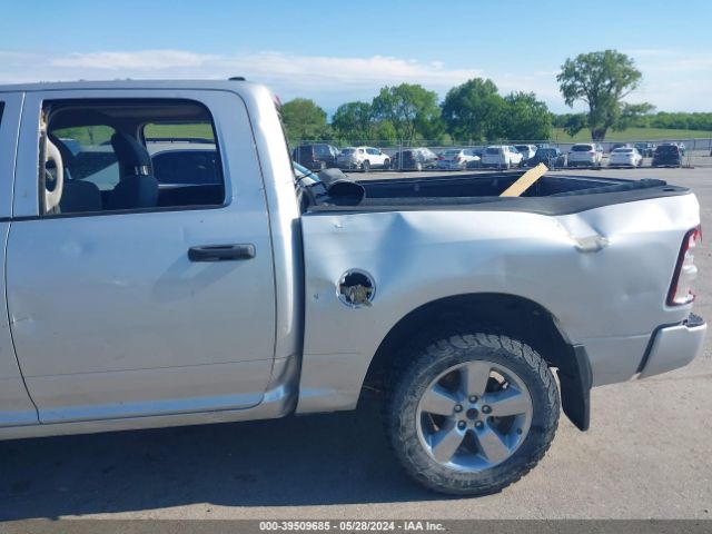 1C6RR7KT6JS352929 RAM 1500 Express  4x4 5'7 Box