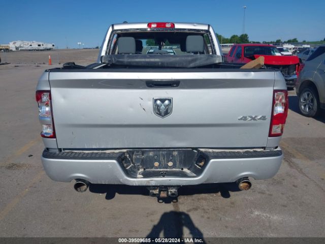 1C6RR7KT6JS352929 RAM 1500 Express  4x4 5'7 Box