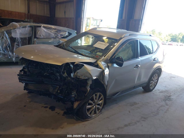 Nissan ROGUE SV 2018 KNMAT2MV6JP618509 Image 2