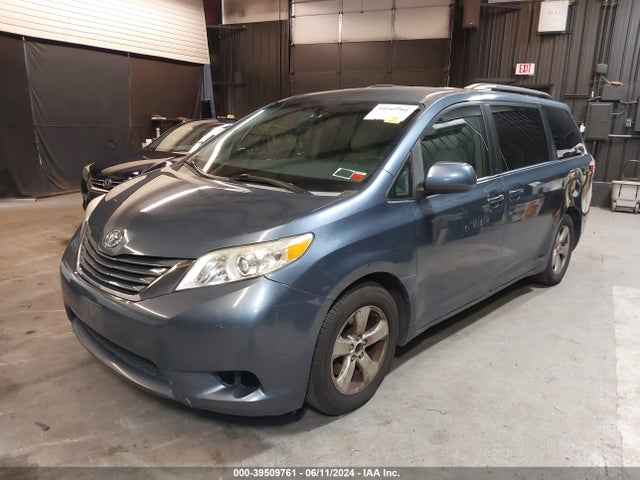 Toyota Sienna Le 8 Passenger 2015 5TDKK3DC2FS610657 Image 2