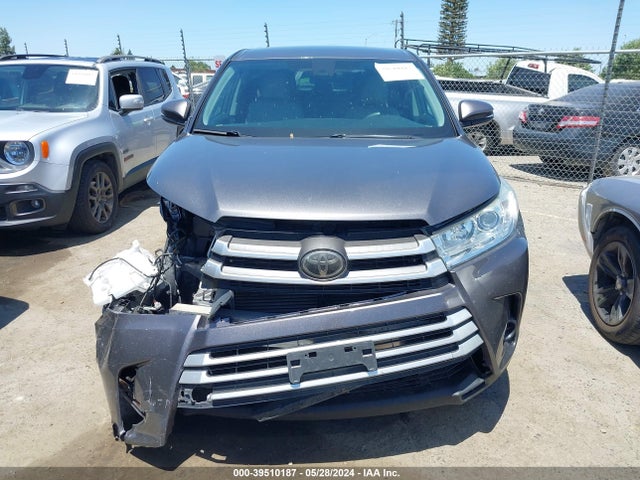 Toyota Highlander Le 2018 5TDZARFH7JS038300 Image 12