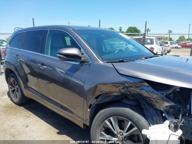Toyota Highlander Le 2018 5TDZARFH7JS038300 Image 13