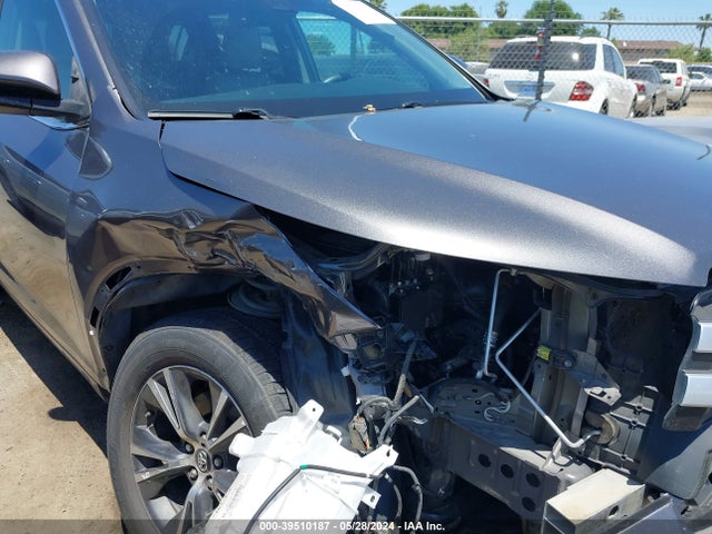 Toyota Highlander Le 2018 5TDZARFH7JS038300 Image 19