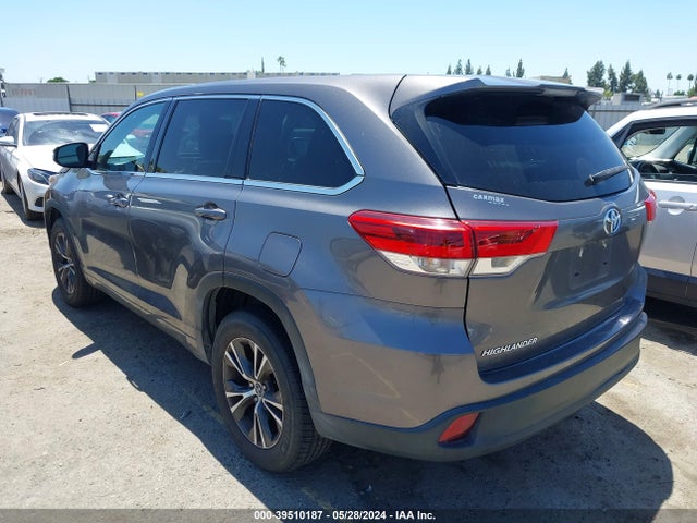 Toyota Highlander Le 2018 5TDZARFH7JS038300 Image 3