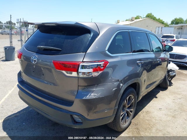 Toyota Highlander Le 2018 5TDZARFH7JS038300 Image 4