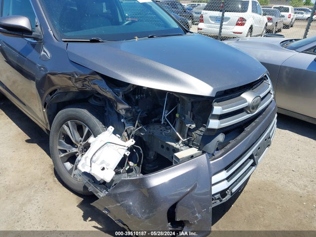 Toyota Highlander Le 2018 5TDZARFH7JS038300 Image 6