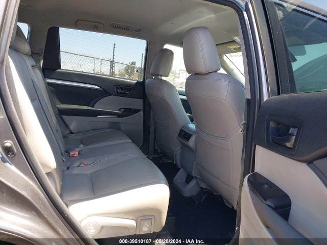 Toyota Highlander Le 2018 5TDZARFH7JS038300 Image 8