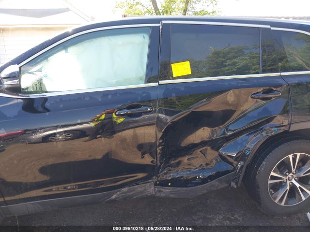 Toyota Highlander Le Plus 2019 5TDBZRFH7KS726406 Image 14