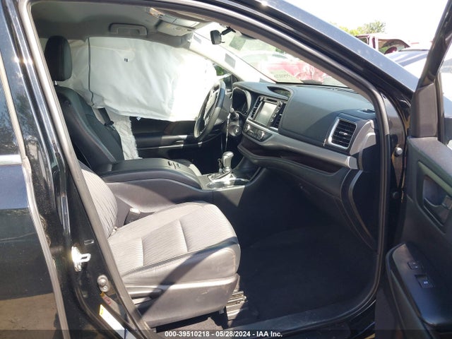 Toyota Highlander Le Plus 2019 5TDBZRFH7KS726406 Image 5
