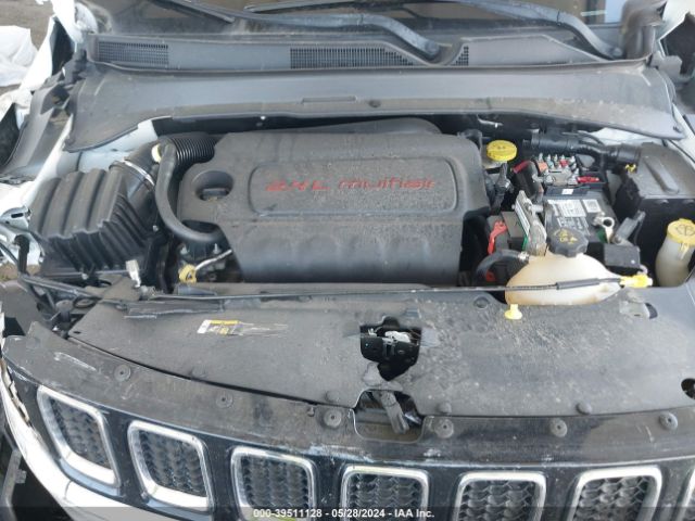 3C4NJCBB1JT471369 Jeep Compass Sun And Wheel Fwd