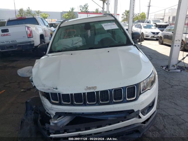 3C4NJCBB1JT471369 Jeep Compass Sun And Wheel Fwd