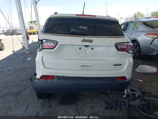 3C4NJCBB1JT471369 Jeep Compass Sun And Wheel Fwd
