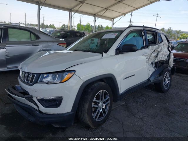 3C4NJCBB1JT471369 Jeep Compass Sun And Wheel Fwd