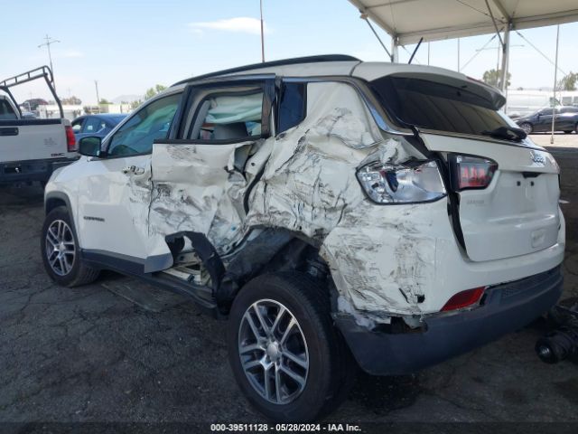 3C4NJCBB1JT471369 Jeep Compass Sun And Wheel Fwd