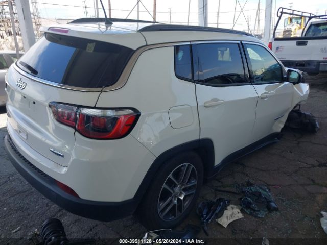 3C4NJCBB1JT471369 Jeep Compass Sun And Wheel Fwd
