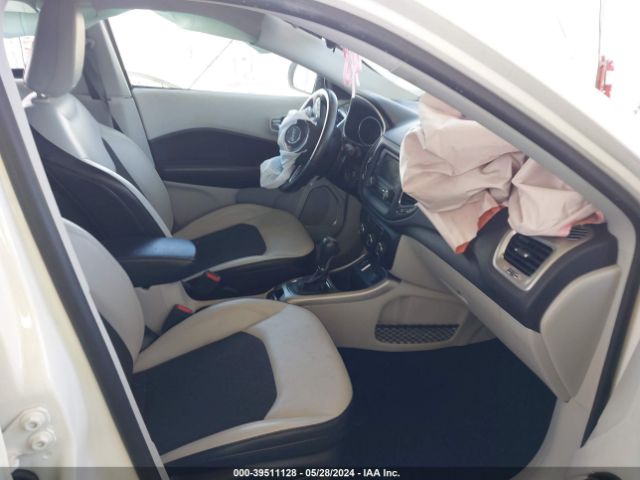 3C4NJCBB1JT471369 Jeep Compass Sun And Wheel Fwd