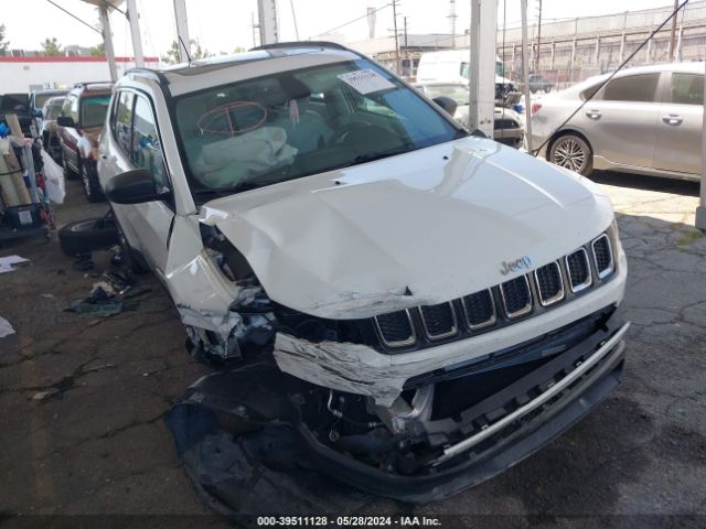 3C4NJCBB1JT471369 Jeep Compass Sun And Wheel Fwd