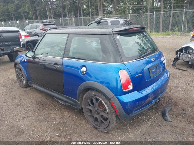 2006 MINI COOPER S WMWRE33506TN25274 Photo 2