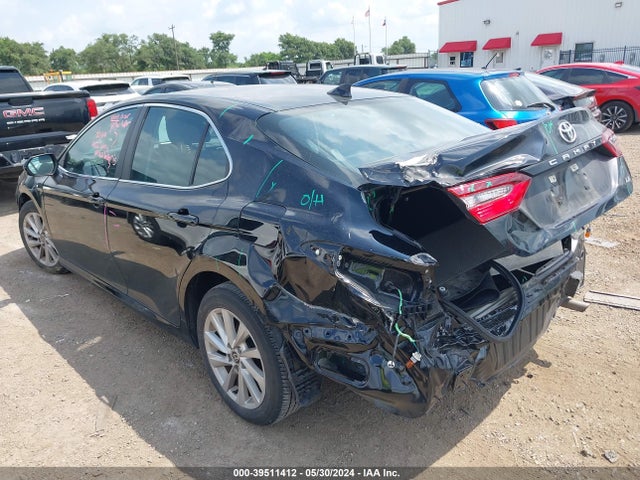 Toyota CAMRY LE 2022 4T1C11AK8NU632725 Image 3
