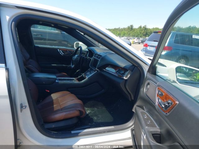 1LN6L9NP2J5610073 Lincoln Continental Reserve