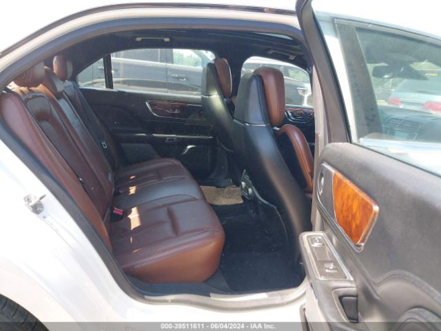 1LN6L9NP2J5610073 Lincoln Continental Reserve