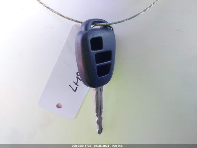 Toyota RAV4 LE 2017 2T3ZFREV8HW372014 Image 11