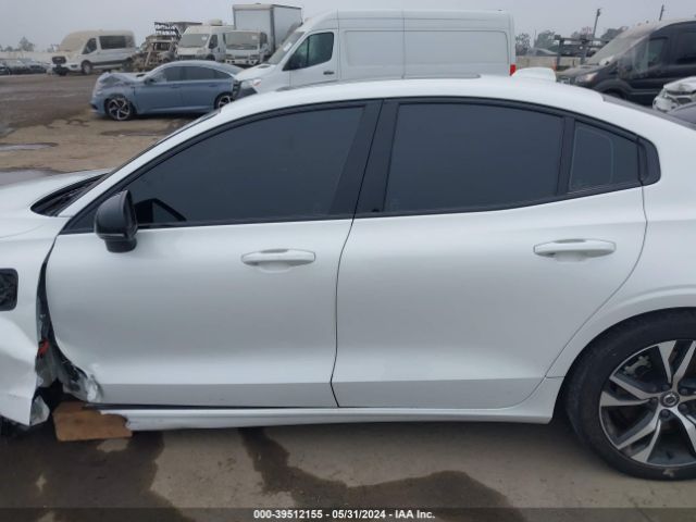 7JRBR0FZ4NG175761 Volvo S60 Recharge Plug-in Hybrid T8 R-design Expression
